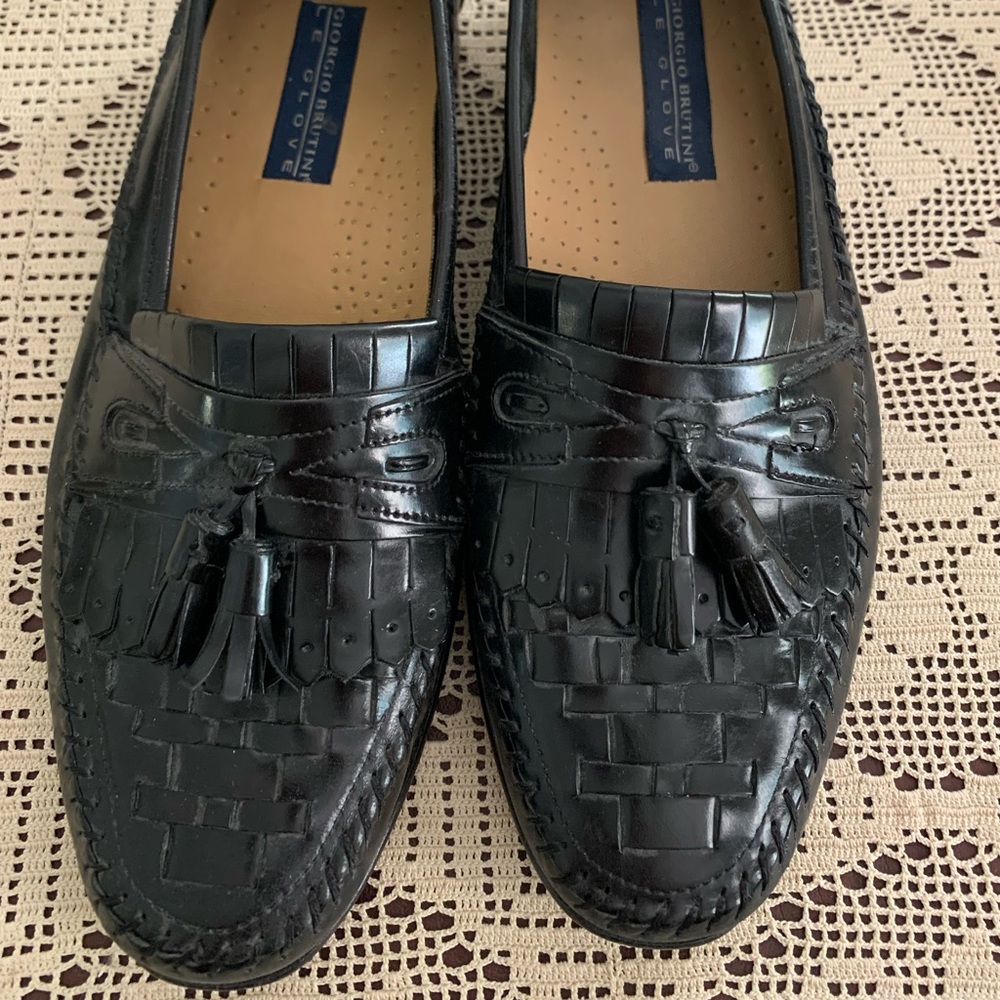 Beautiful barely worn black loafers with tassels!